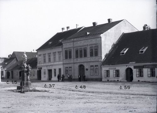 Zámecká ulice před rokem 1909 (č. 3, Jaksch, č. 4, starosta Josef Ornstein, č. 5, Panský hostinec)